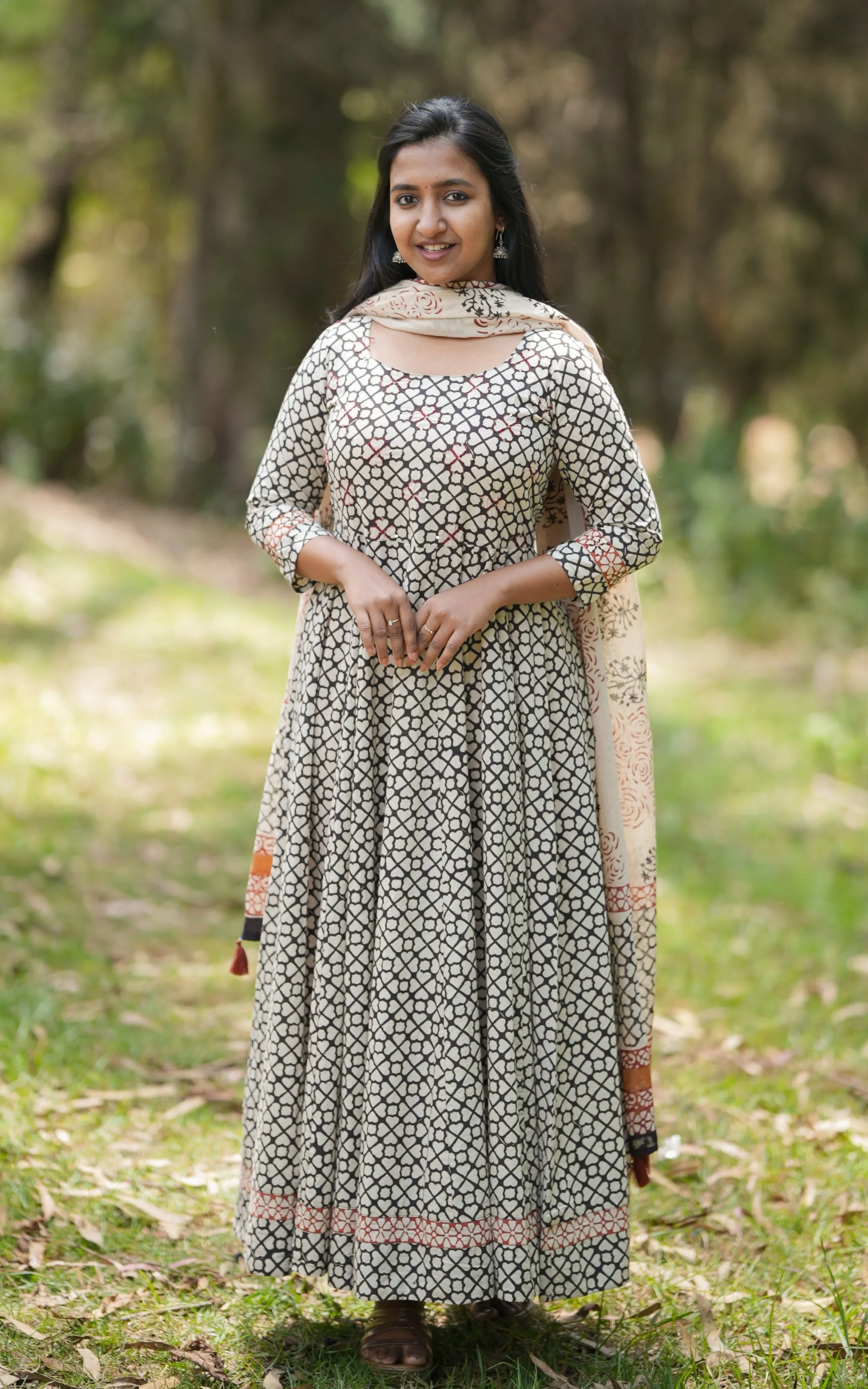 Anupriya E (Kurti Dupatta)