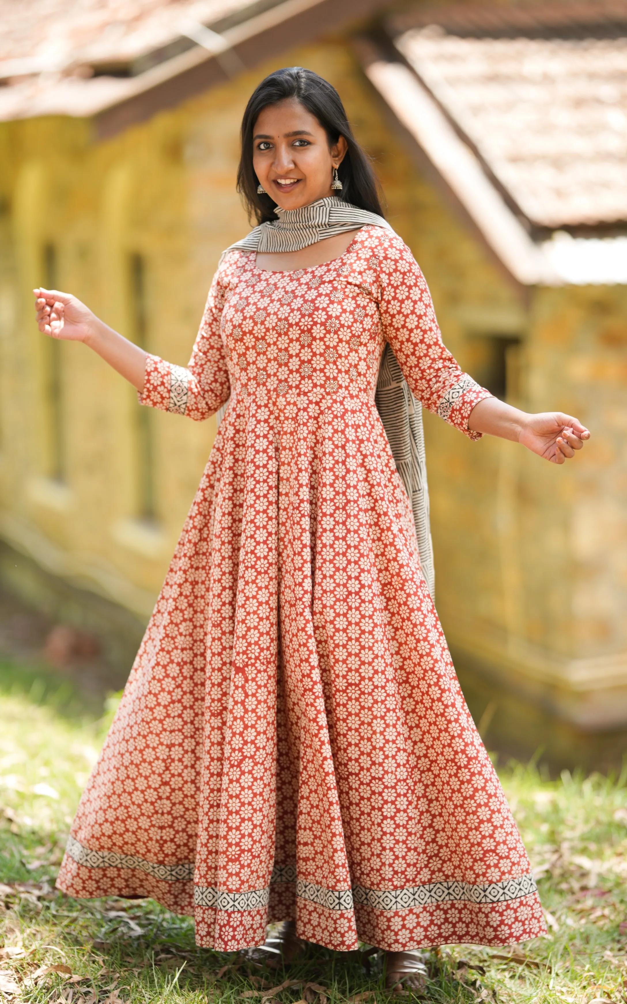 Anupriya F (Kurti Dupatta)