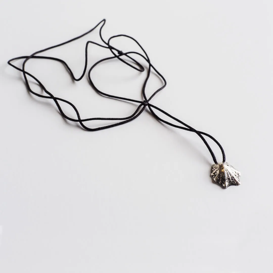 Rock limpet - casual cord necklace - silver 925 - black oxidation - unisex